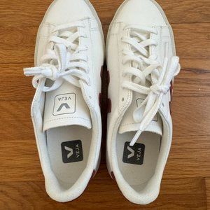 Veja Campo Trainers (Chrome Free Leather) - White/Marsala